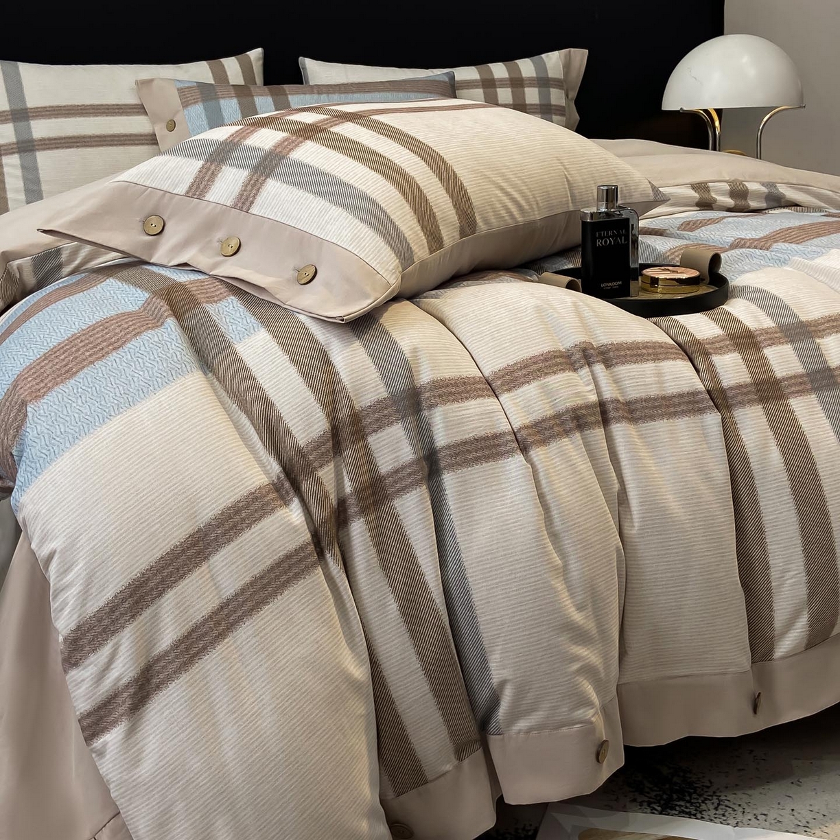 91家纺网 家纺一手货源 找家纺 麦田家纺 2025新款全棉纯棉轻奢加厚磨毛纽扣款四件套 千屿-卡其