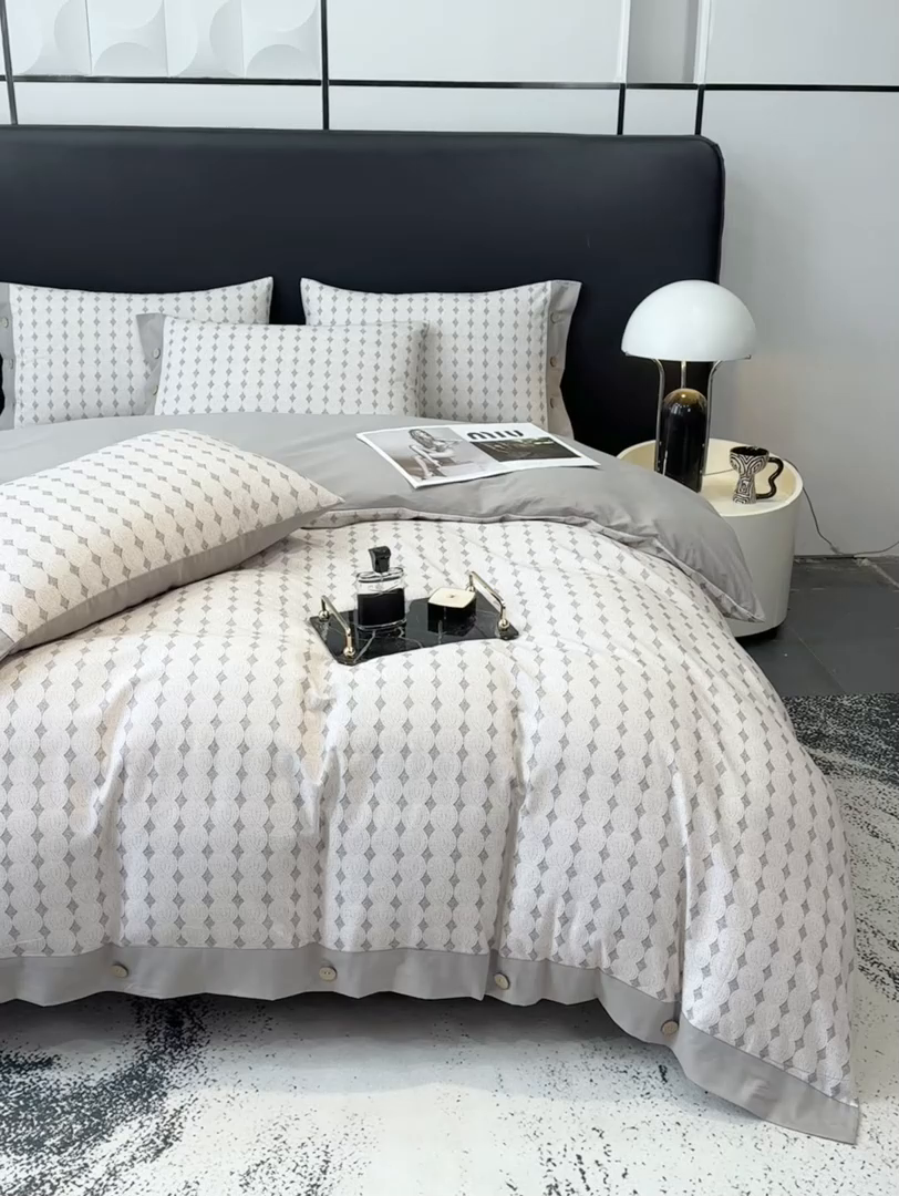 91家纺网 家纺一手货源 找家纺 麦田家纺 2025新款全棉纯棉轻奢加厚磨毛纽扣款四件套 拾光-灰