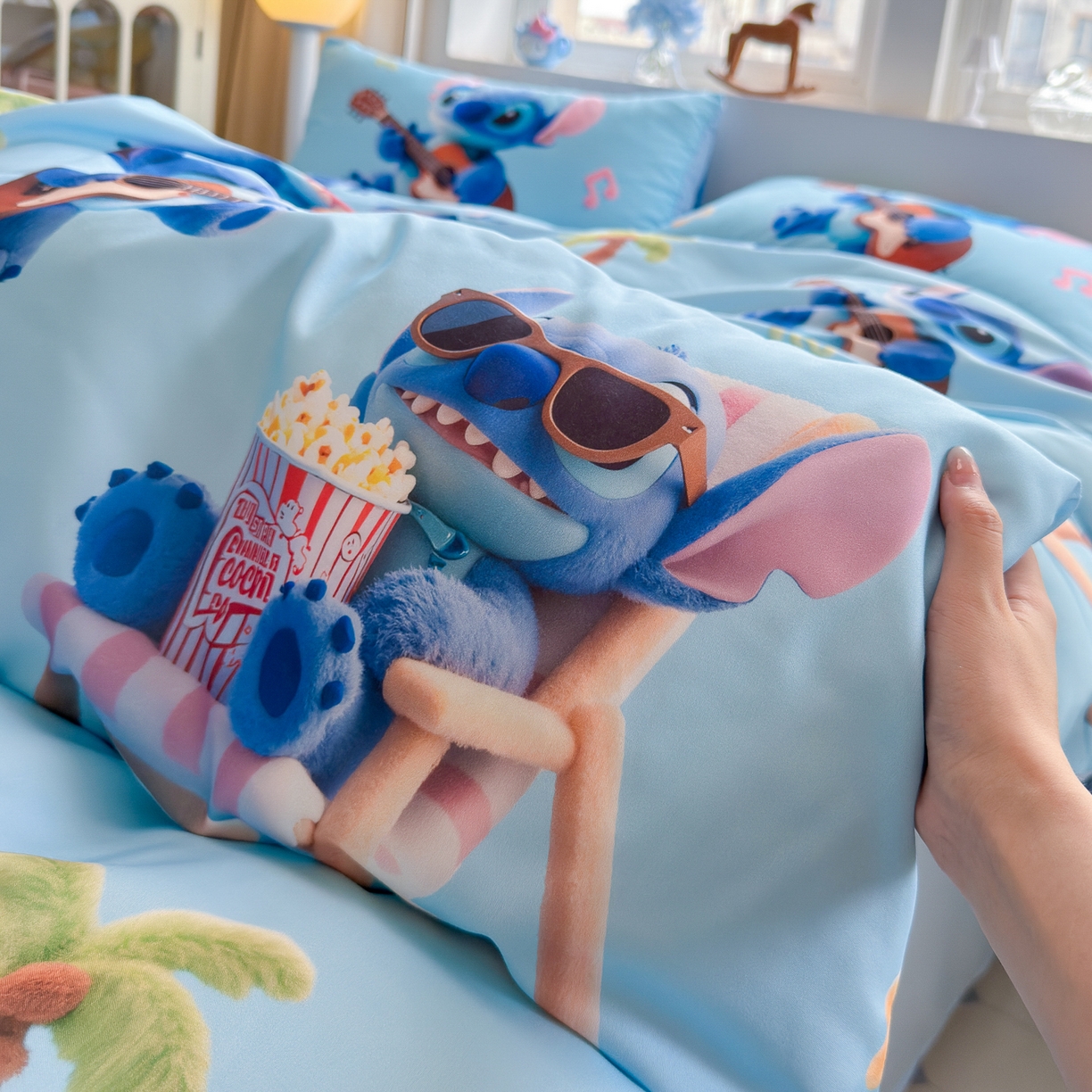 91家纺网 家纺一手货源 找家纺 优卡迪家纺馆 2025新款110克5D数码印花四件套 休闲史迪奇-蓝