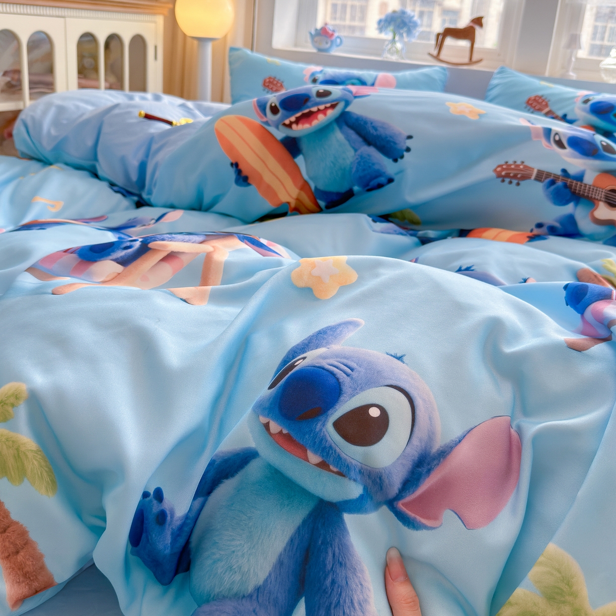 91家纺网 家纺一手货源 找家纺 优卡迪家纺馆 2025新款110克5D数码印花四件套 休闲史迪奇-蓝