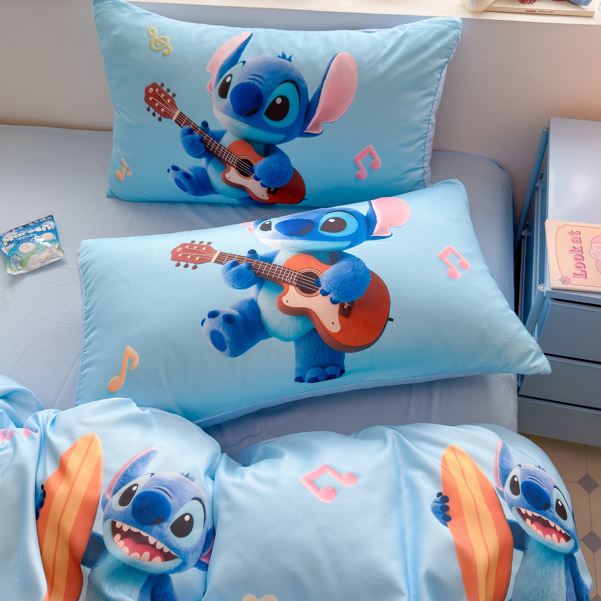 91家纺网 家纺一手货源 找家纺 优卡迪家纺馆 2025新款110克5D数码印花四件套 休闲史迪奇-蓝