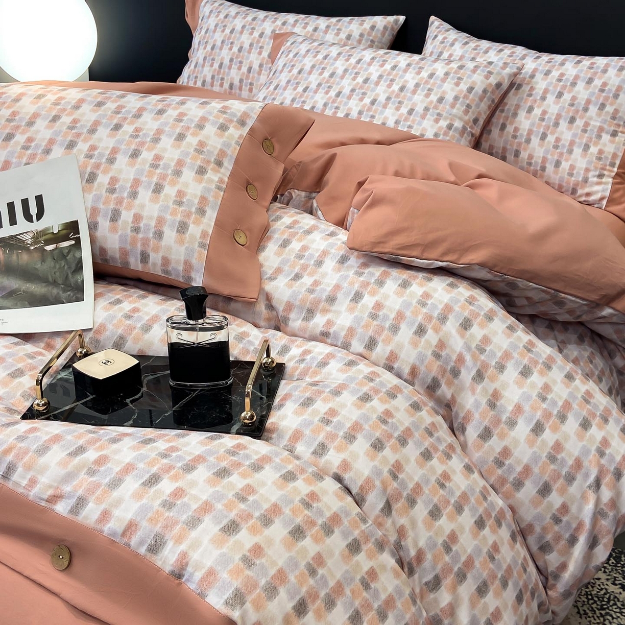 91家纺网 家纺一手货源 找家纺 麦田家纺 2025新款全棉纯棉轻奢加厚磨毛纽扣款四件套 随感-红咖