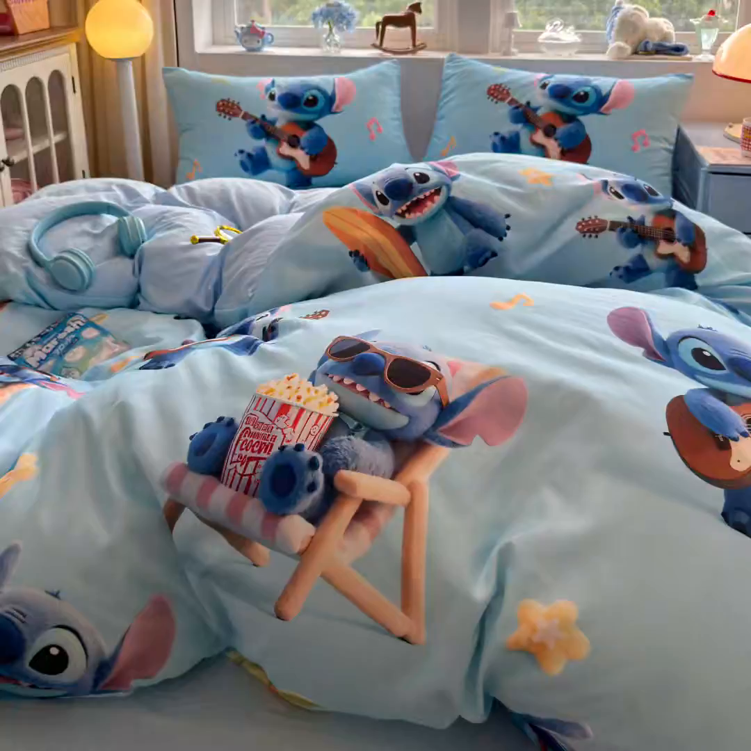 91家纺网 家纺一手货源 找家纺 优卡迪家纺馆 2025新款110克5D数码印花四件套 休闲史迪奇-蓝