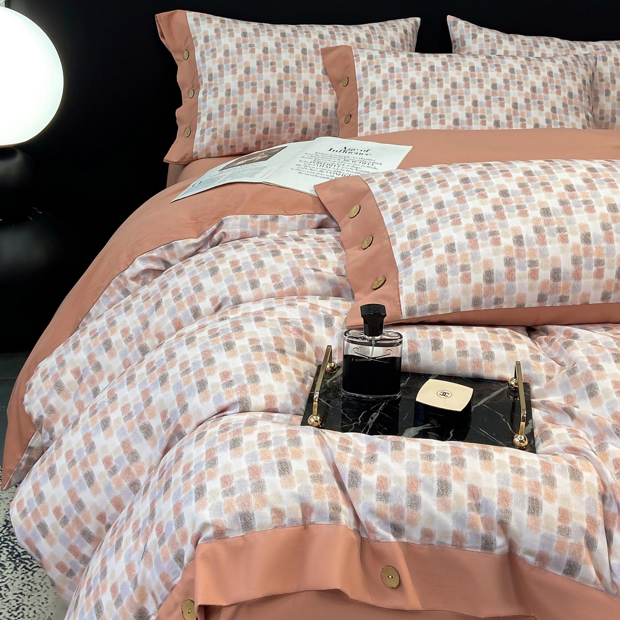 91家纺网 家纺一手货源 找家纺 麦田家纺 2025新款全棉纯棉轻奢加厚磨毛纽扣款四件套 随感-红咖