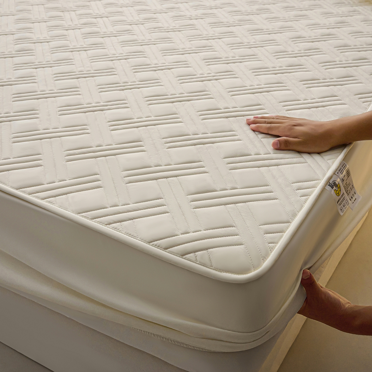 91家纺网 家纺一手货源 找家纺 X猫先生 2025新款A类原棉大豆防水床笠隔尿夹棉床笠床垫保护罩外贸跨境 迷宫-米白