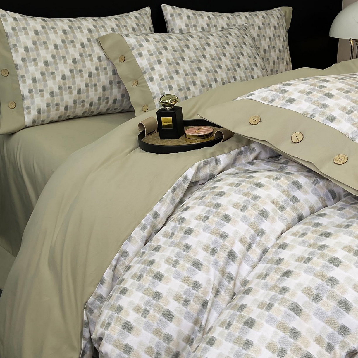 91家纺网 家纺一手货源 找家纺 麦田家纺 2025新款全棉纯棉轻奢加厚磨毛纽扣款四件套 随感-绿