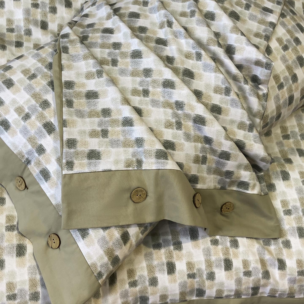 91家纺网 家纺一手货源 找家纺 麦田家纺 2025新款全棉纯棉轻奢加厚磨毛纽扣款四件套 随感-绿