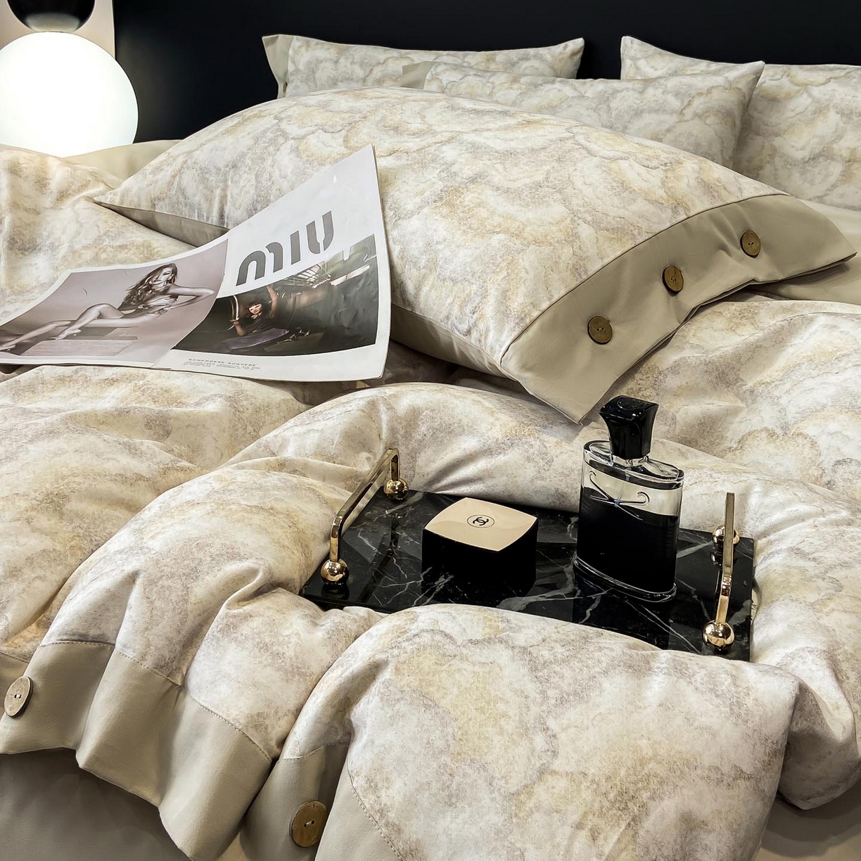 91家纺网 家纺一手货源 找家纺 麦田家纺 2025新款全棉纯棉轻奢加厚磨毛纽扣款四件套 温言-浅咖