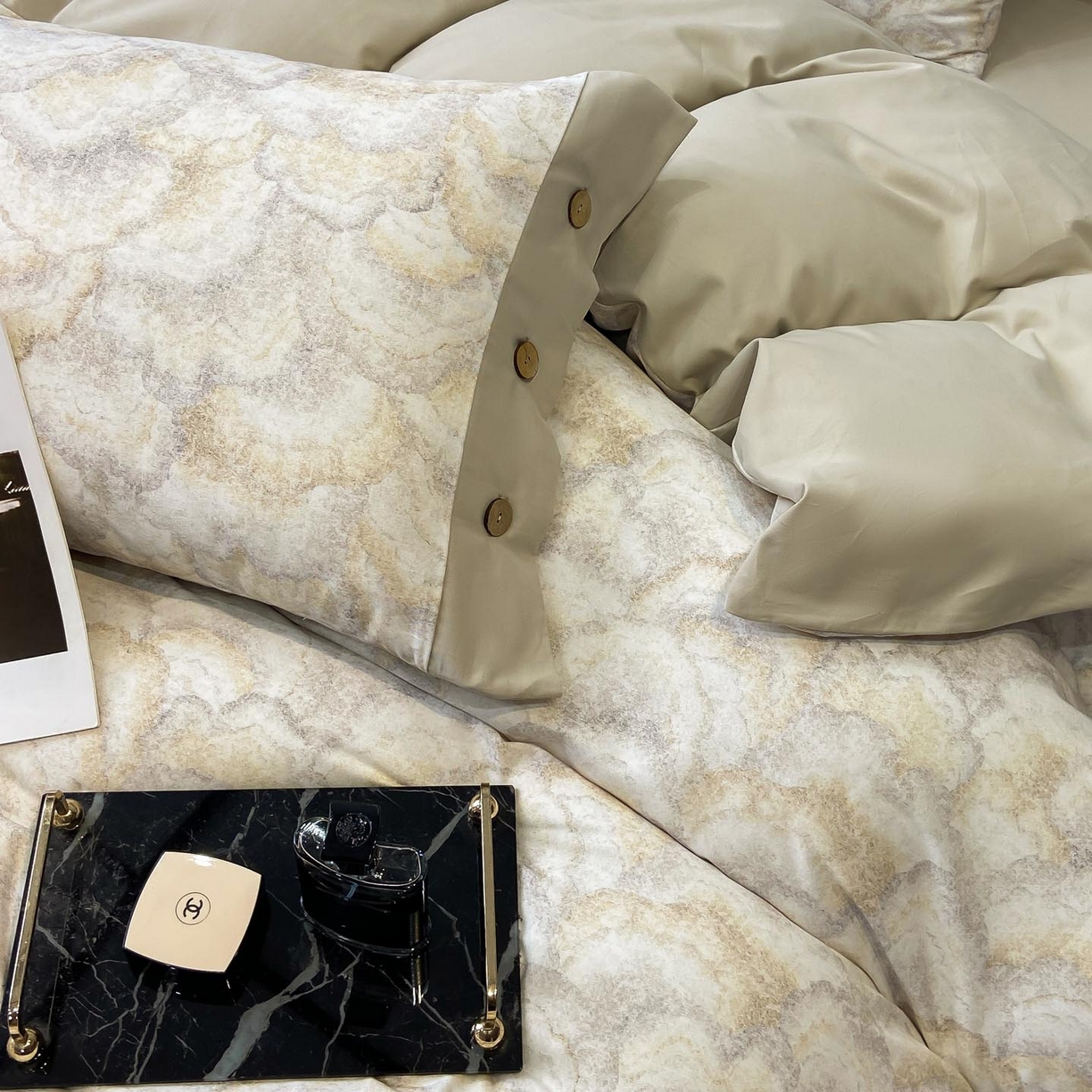 91家纺网 家纺一手货源 找家纺 麦田家纺 2025新款全棉纯棉轻奢加厚磨毛纽扣款四件套 温言-浅咖