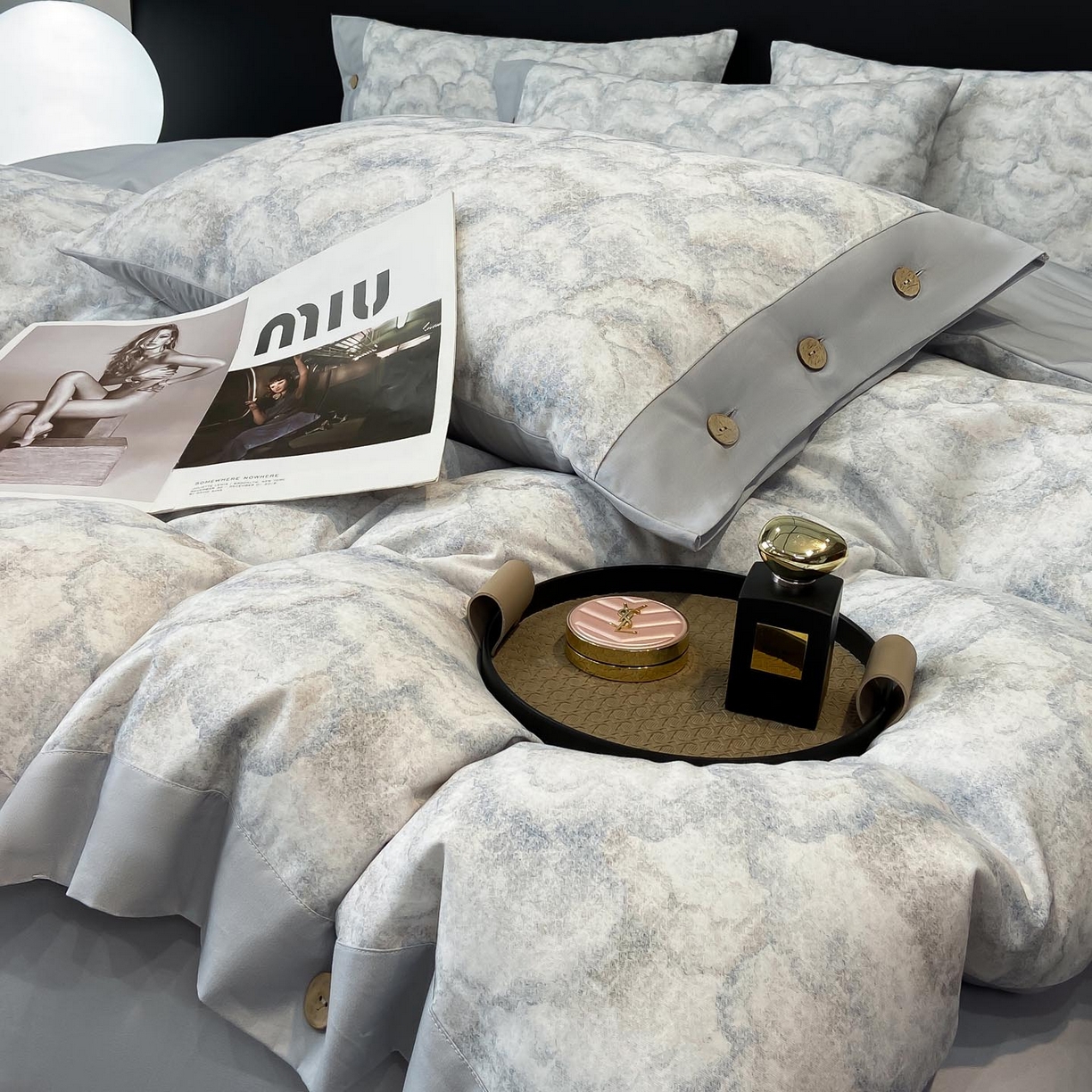 91家纺网 家纺一手货源 找家纺 麦田家纺 2025新款全棉纯棉轻奢加厚磨毛纽扣款四件套 雾林-浅灰