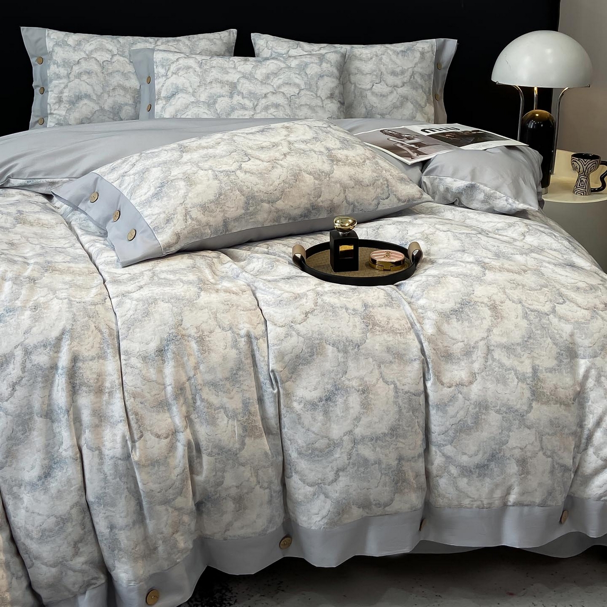 91家纺网 家纺一手货源 找家纺 麦田家纺 2025新款全棉纯棉轻奢加厚磨毛纽扣款四件套 雾林-浅灰