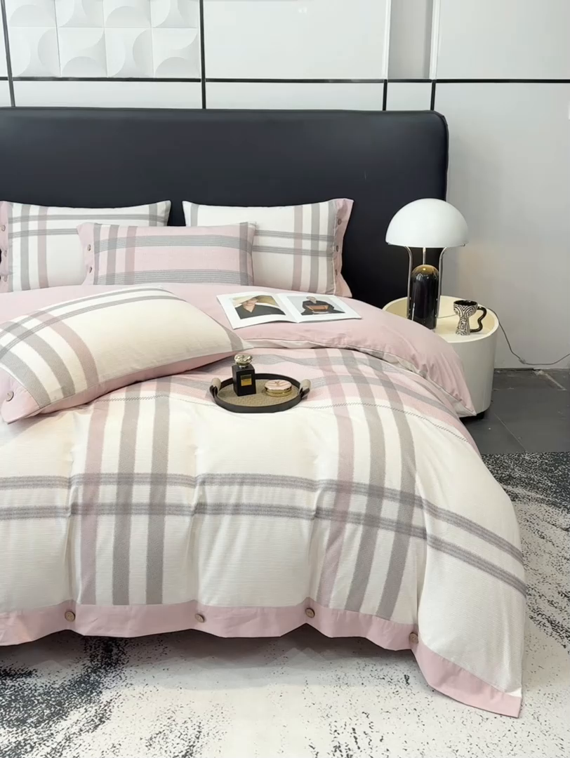 91家纺网 家纺一手货源 找家纺 麦田家纺 2025新款全棉纯棉轻奢加厚磨毛纽扣款四件套 寻山-豆沙