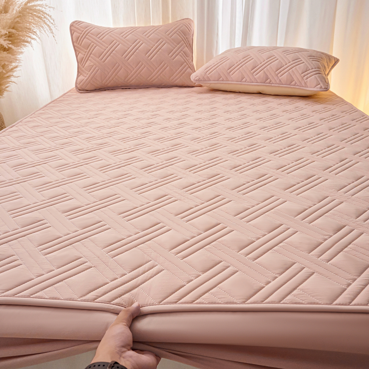 91家纺网 家纺一手货源 找家纺 X猫先生 2025新款A类原棉大豆防水床笠隔尿夹棉床笠床垫保护罩外贸跨境 迷宫-玉粉