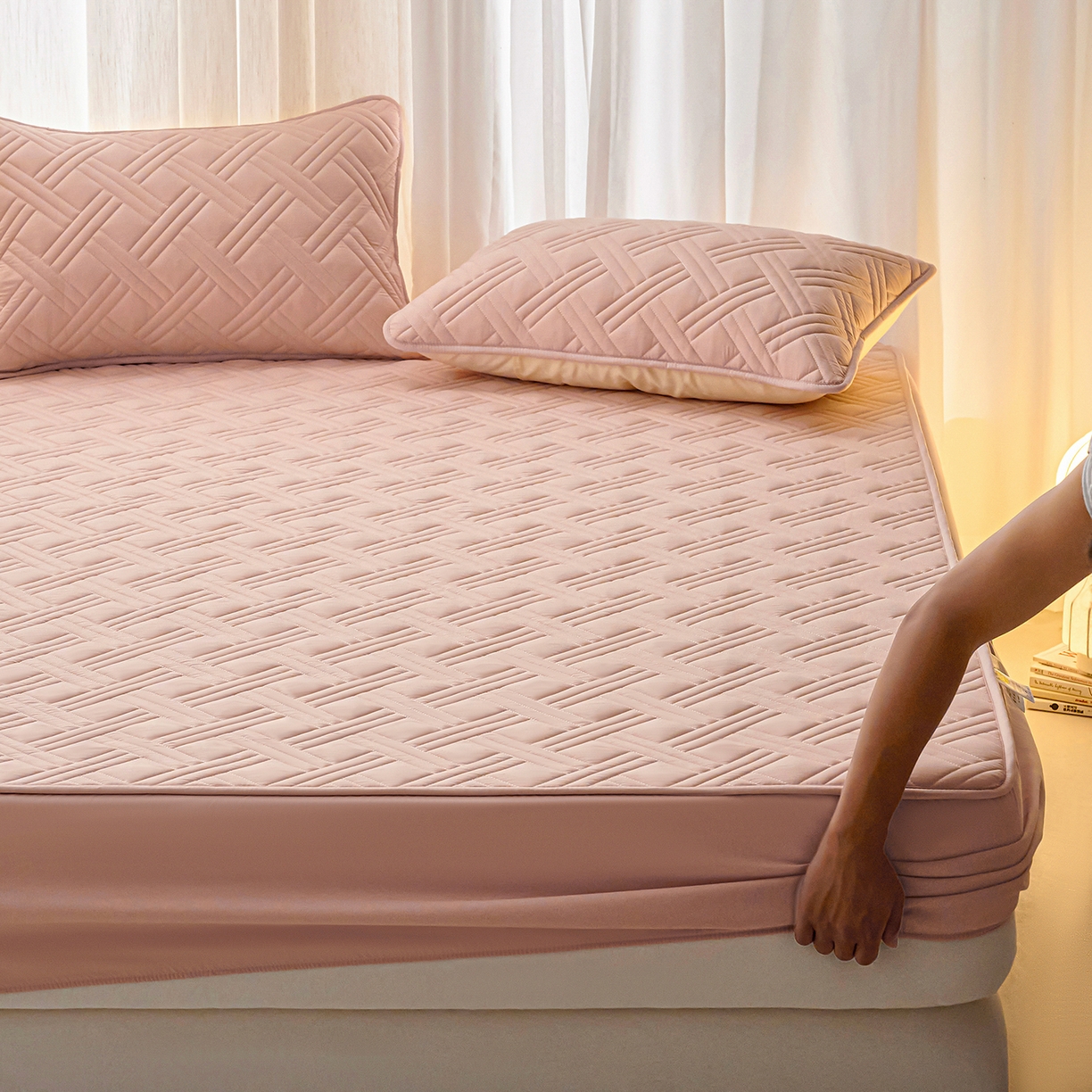 91家纺网 家纺一手货源 找家纺 X猫先生 2025新款A类原棉大豆防水床笠隔尿夹棉床笠床垫保护罩外贸跨境 迷宫-玉粉