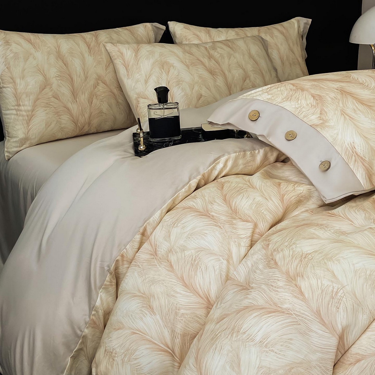 91家纺网 家纺一手货源 找家纺 麦田家纺 2025新款全棉纯棉轻奢加厚磨毛纽扣款四件套 云裳