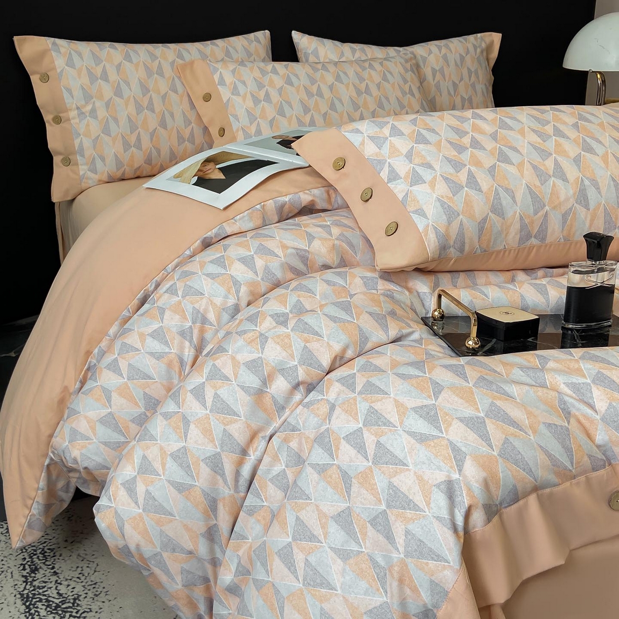 91家纺网 家纺一手货源 找家纺 麦田家纺 2025新款全棉纯棉轻奢加厚磨毛纽扣款四件套 知凡