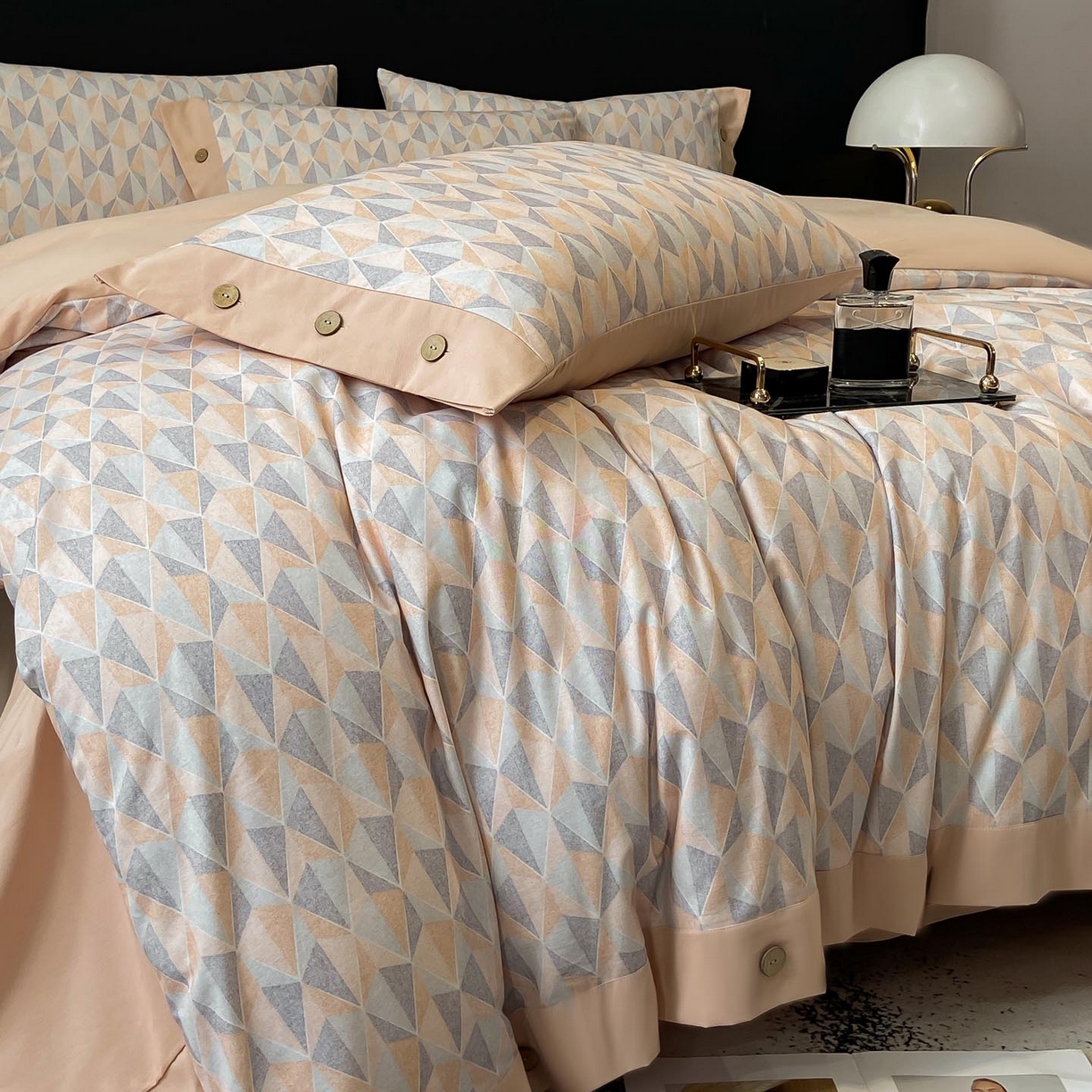 91家纺网 家纺一手货源 找家纺 麦田家纺 2025新款全棉纯棉轻奢加厚磨毛纽扣款四件套 知凡