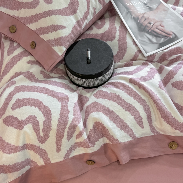 91家纺网 家纺一手货源 找家纺 麦田家纺 2025新款全棉纯棉轻奢加厚磨毛纽扣款四件套 马德里-红