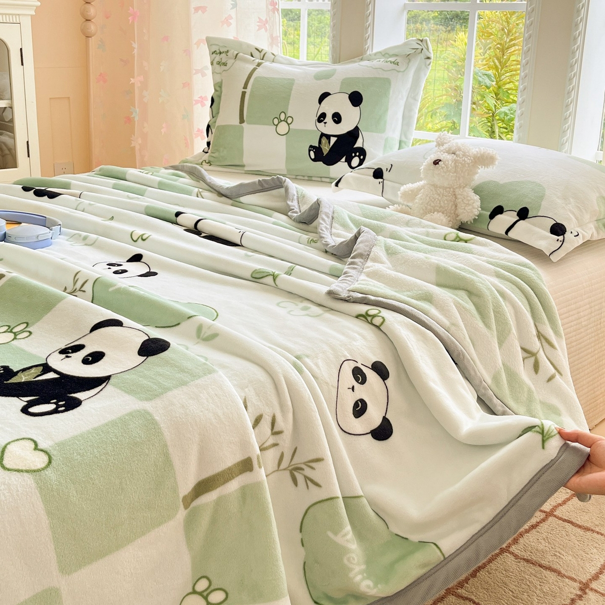 91家纺网 家纺一手货源 找家纺 雅萱-云貂绒毛毯法莱绒毛毯珊瑚绒毛毯羊羔绒毛毯 熊猫乐园-绿色