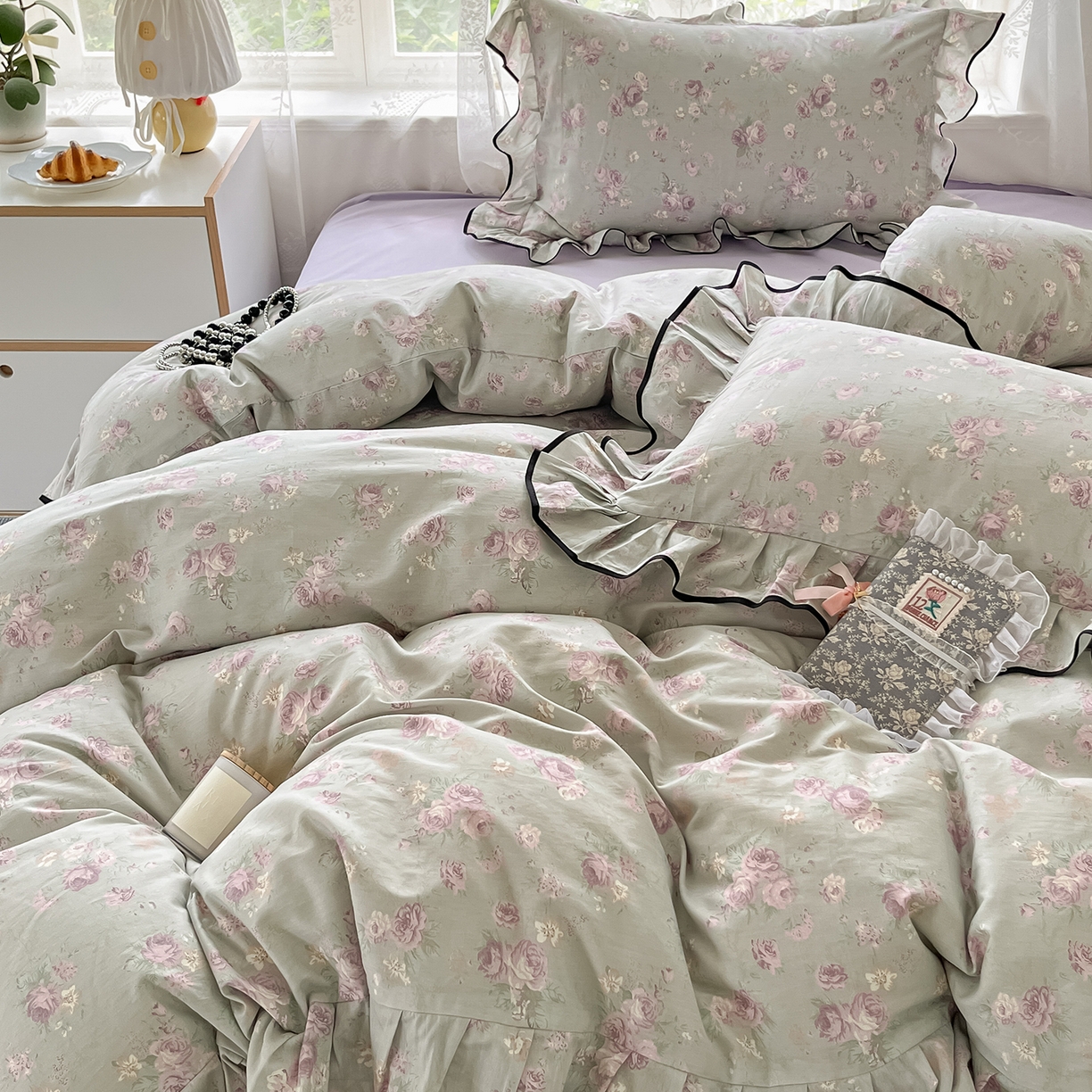 91家纺网 家纺一手货源 找家纺 乐美家纺 2025新款韩版全棉纯棉印花花边四件套 山樱漫语（紫）