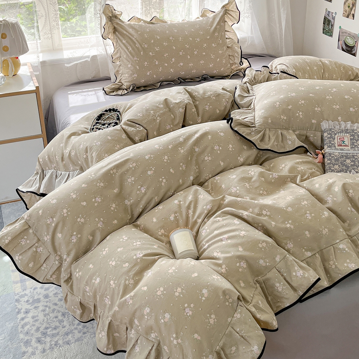 91家纺网 家纺一手货源 找家纺 乐美家纺 2025新款韩版全棉纯棉印花花边四件套 素心影（咖）