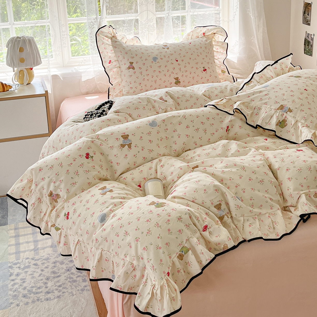 91家纺网 家纺一手货源 找家纺 乐美家纺 2025新款韩版全棉纯棉印花花边四件套 小熊慕斯