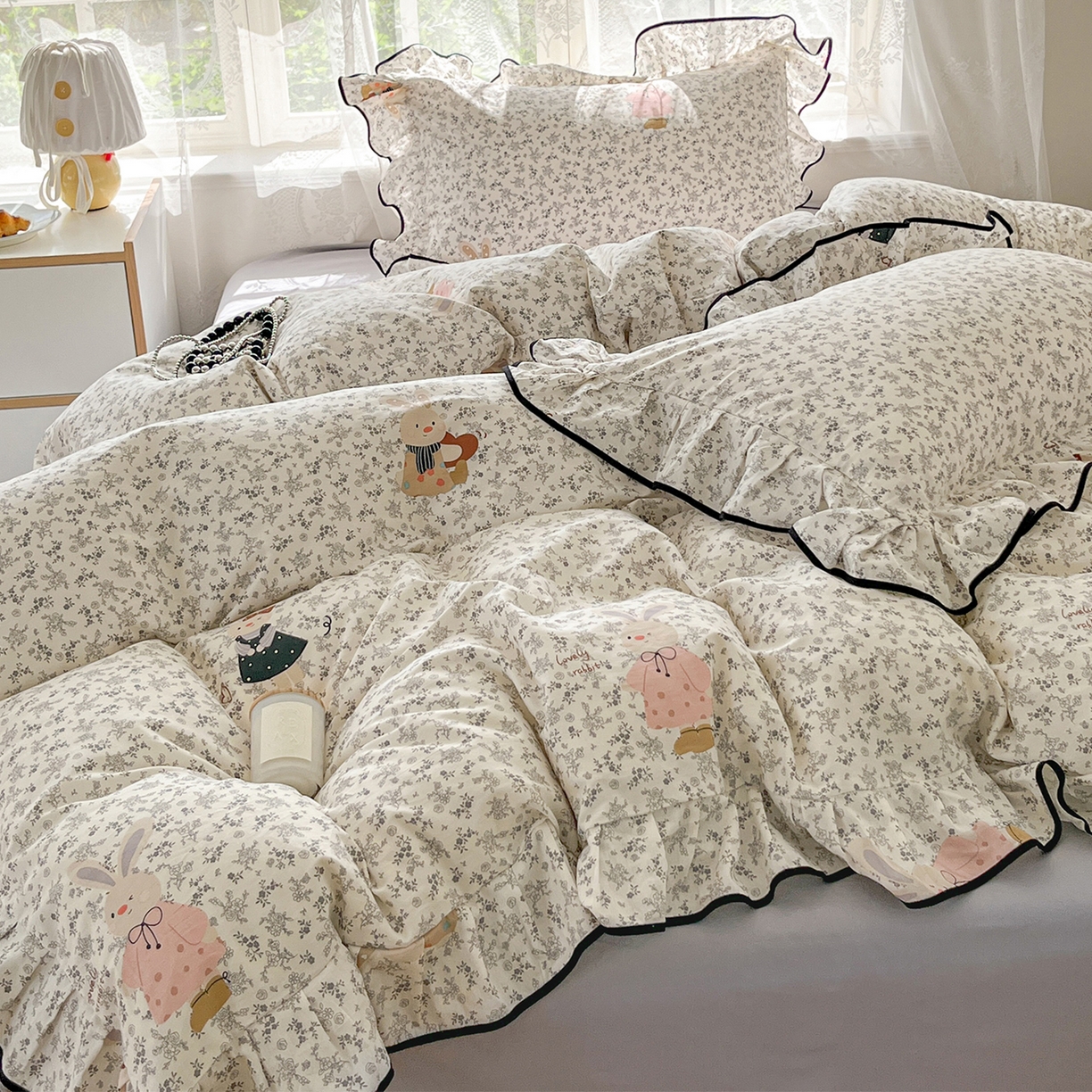 91家纺网 家纺一手货源 找家纺 乐美家纺 2025新款韩版全棉纯棉印花花边四件套 哆咪兔