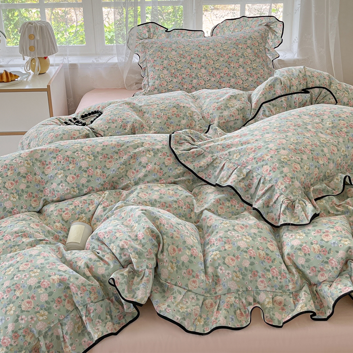 91家纺网 家纺一手货源 找家纺 乐美家纺 2025新款韩版全棉纯棉印花花边四件套 柏林梦境绿