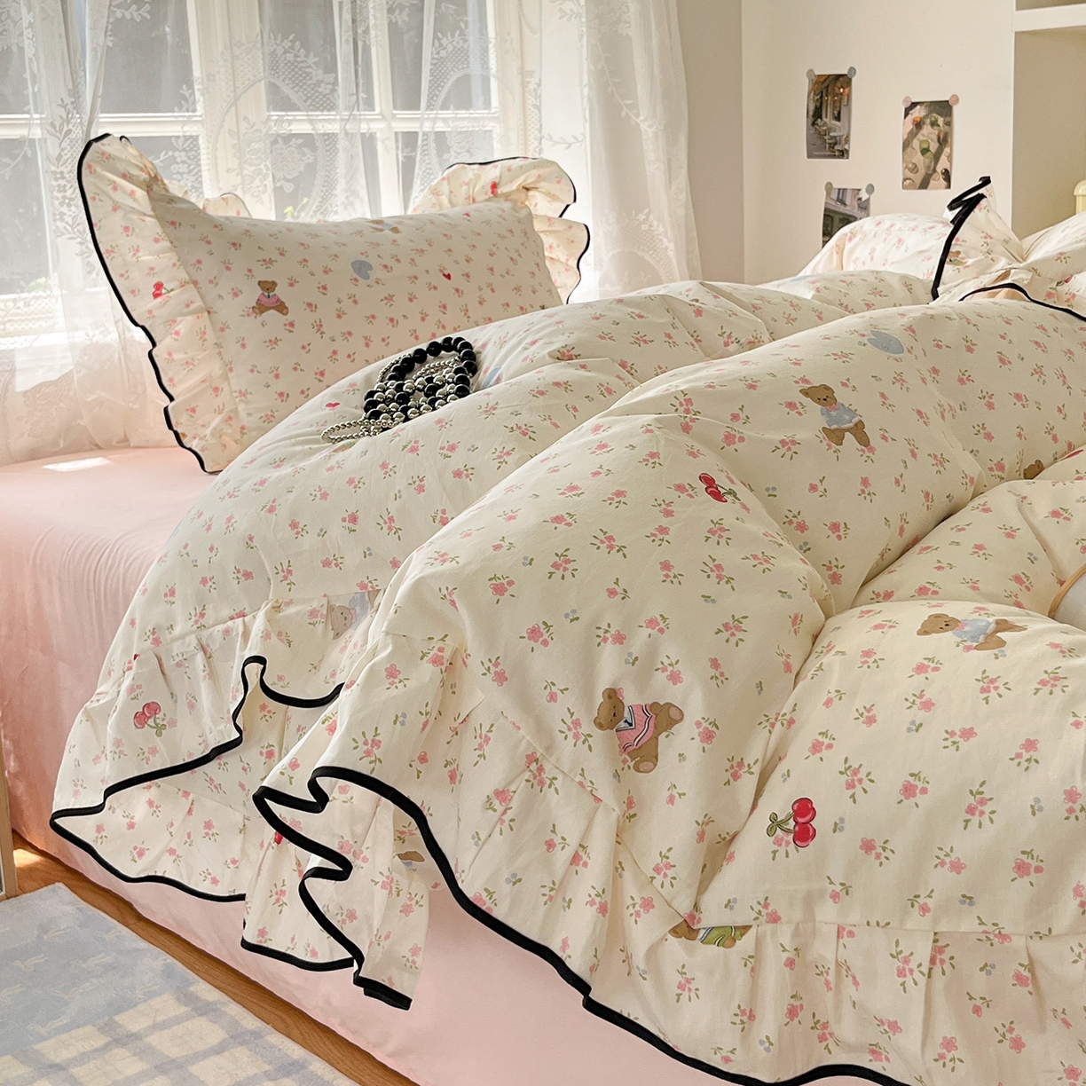 91家纺网 家纺一手货源 找家纺 乐美家纺 2025新款韩版全棉纯棉印花花边四件套 小熊慕斯