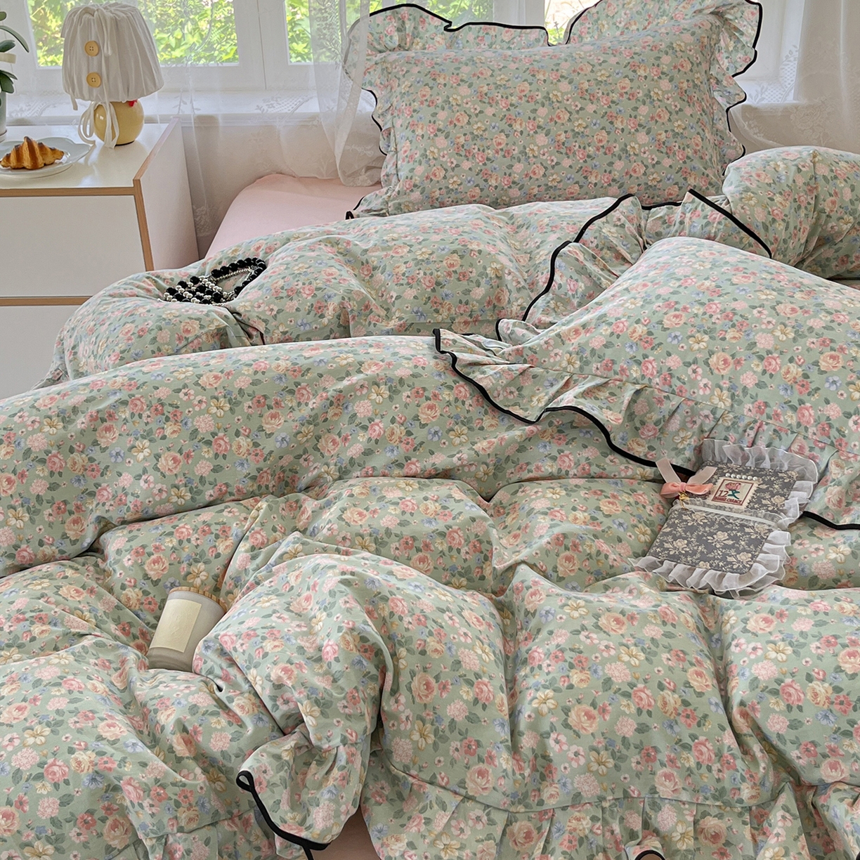 91家纺网 家纺一手货源 找家纺 乐美家纺 2025新款韩版全棉纯棉印花花边四件套 柏林梦境绿