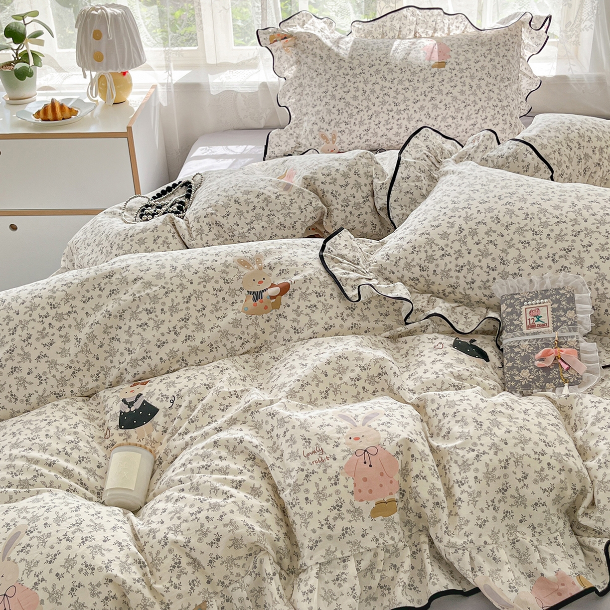 91家纺网 家纺一手货源 找家纺 乐美家纺 2025新款韩版全棉纯棉印花花边四件套 哆咪兔
