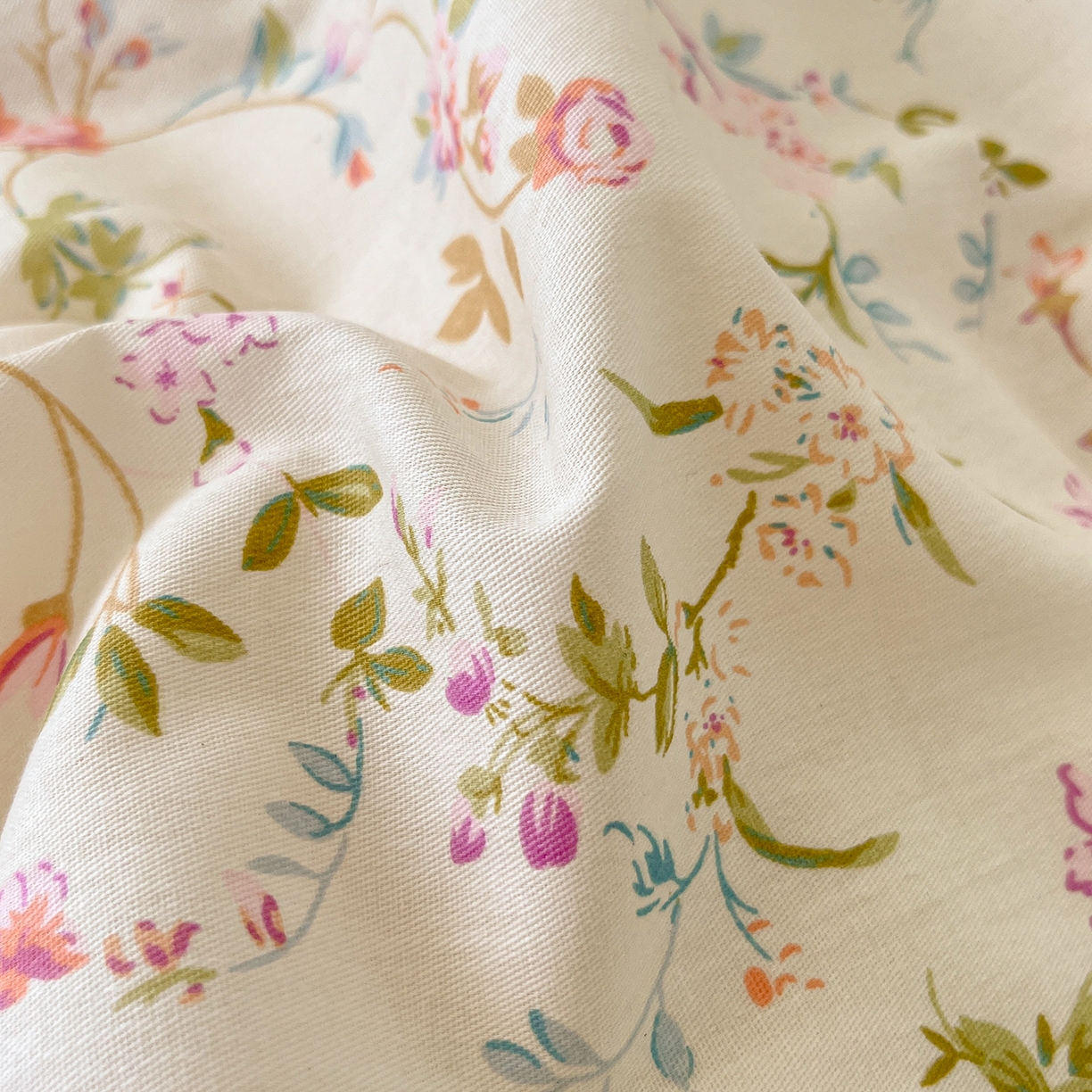 91家纺网 家纺一手货源 找家纺 乐美家纺 2025新款韩版全棉纯棉印花花边四件套 花蔓梦境