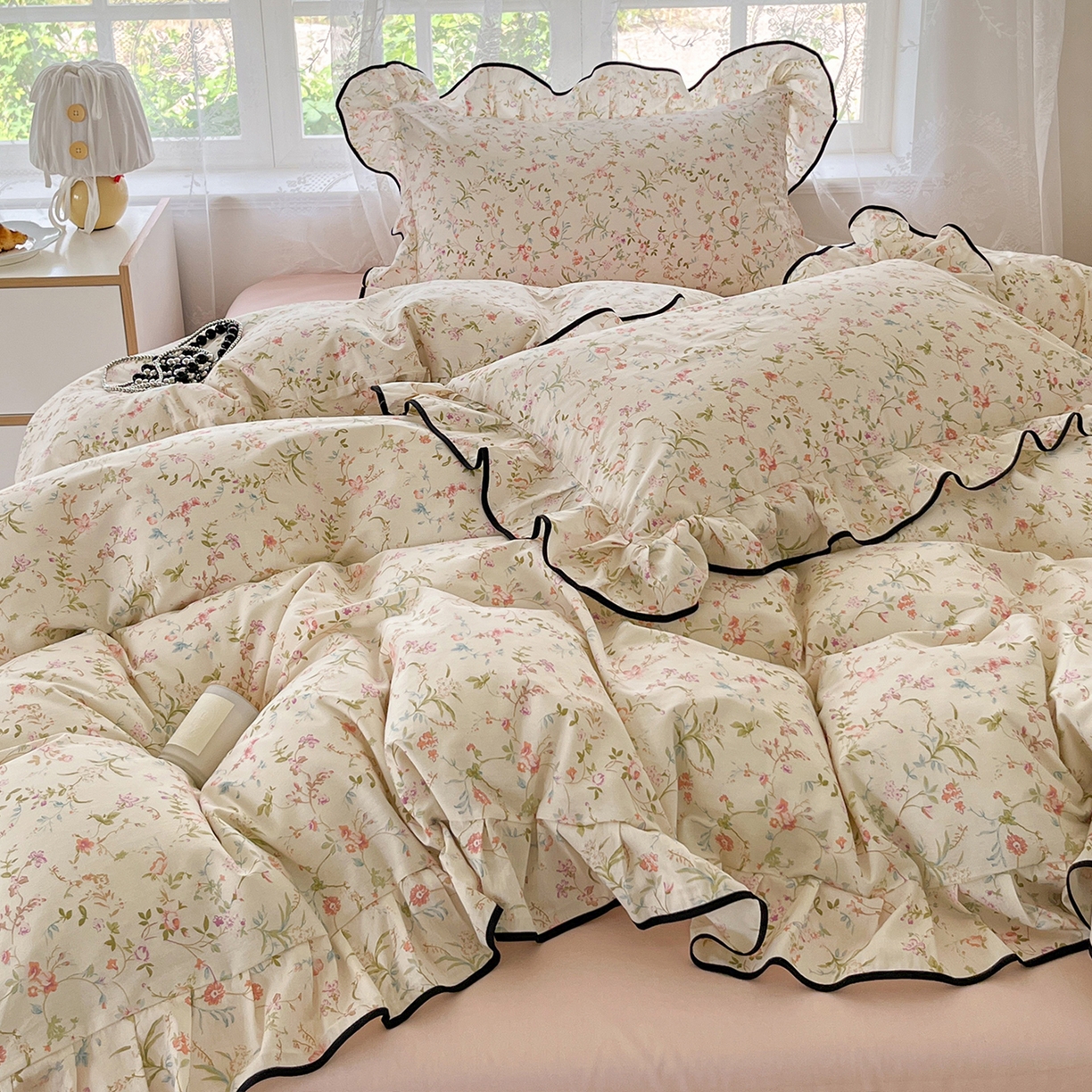 91家纺网 家纺一手货源 找家纺 乐美家纺 2025新款韩版全棉纯棉印花花边四件套 花蔓梦境