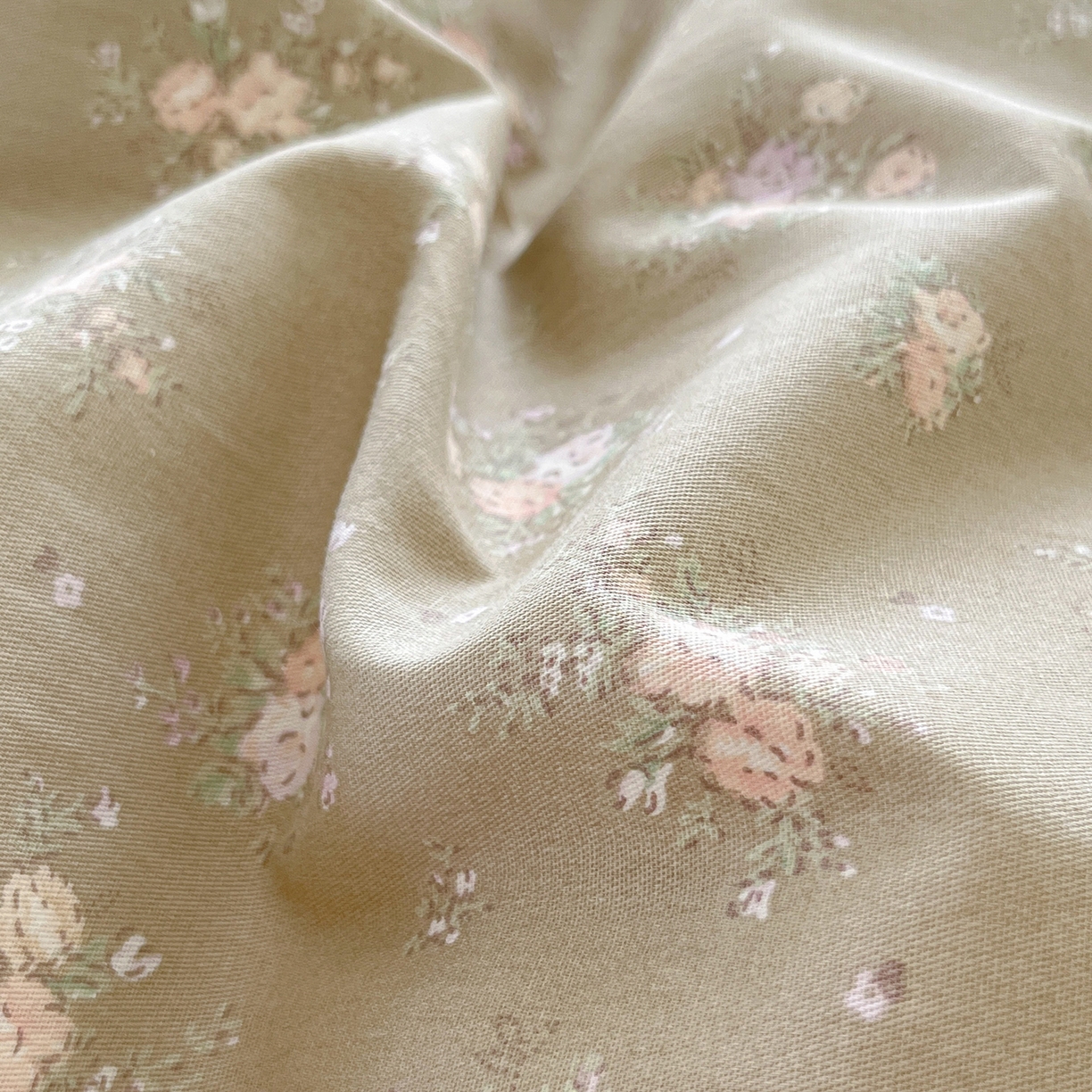 91家纺网 家纺一手货源 找家纺 乐美家纺 2025新款韩版全棉纯棉印花花边四件套 素心影（咖）