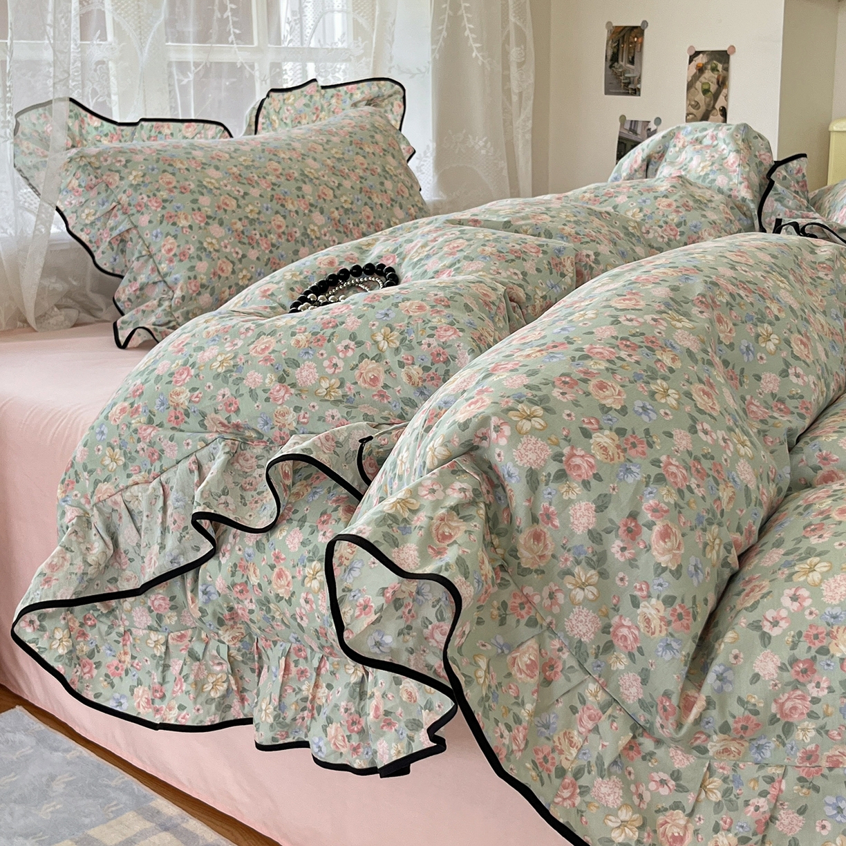 91家纺网 家纺一手货源 找家纺 乐美家纺 2025新款韩版全棉纯棉印花花边四件套 柏林梦境绿