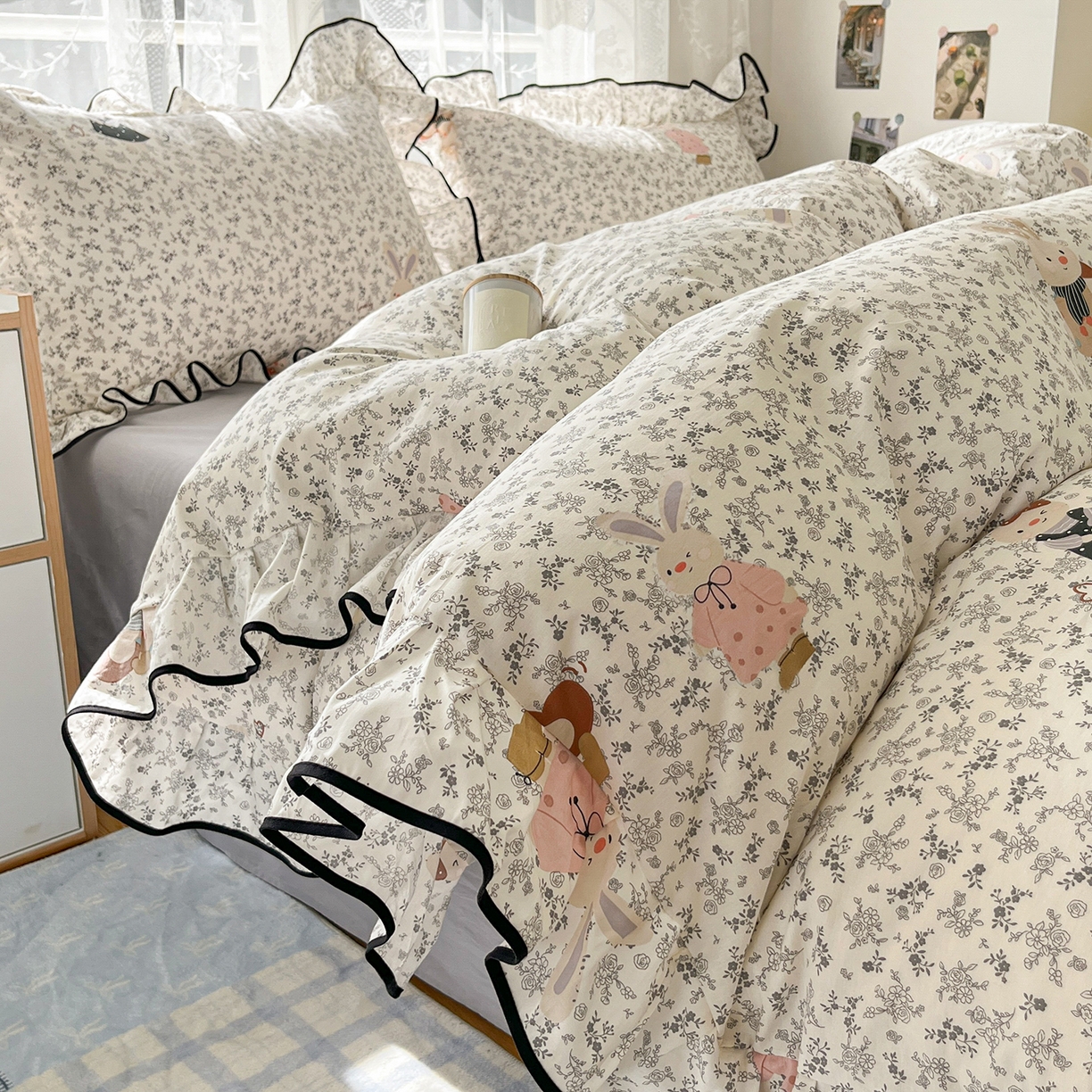 91家纺网 家纺一手货源 找家纺 乐美家纺 2025新款韩版全棉纯棉印花花边四件套 哆咪兔