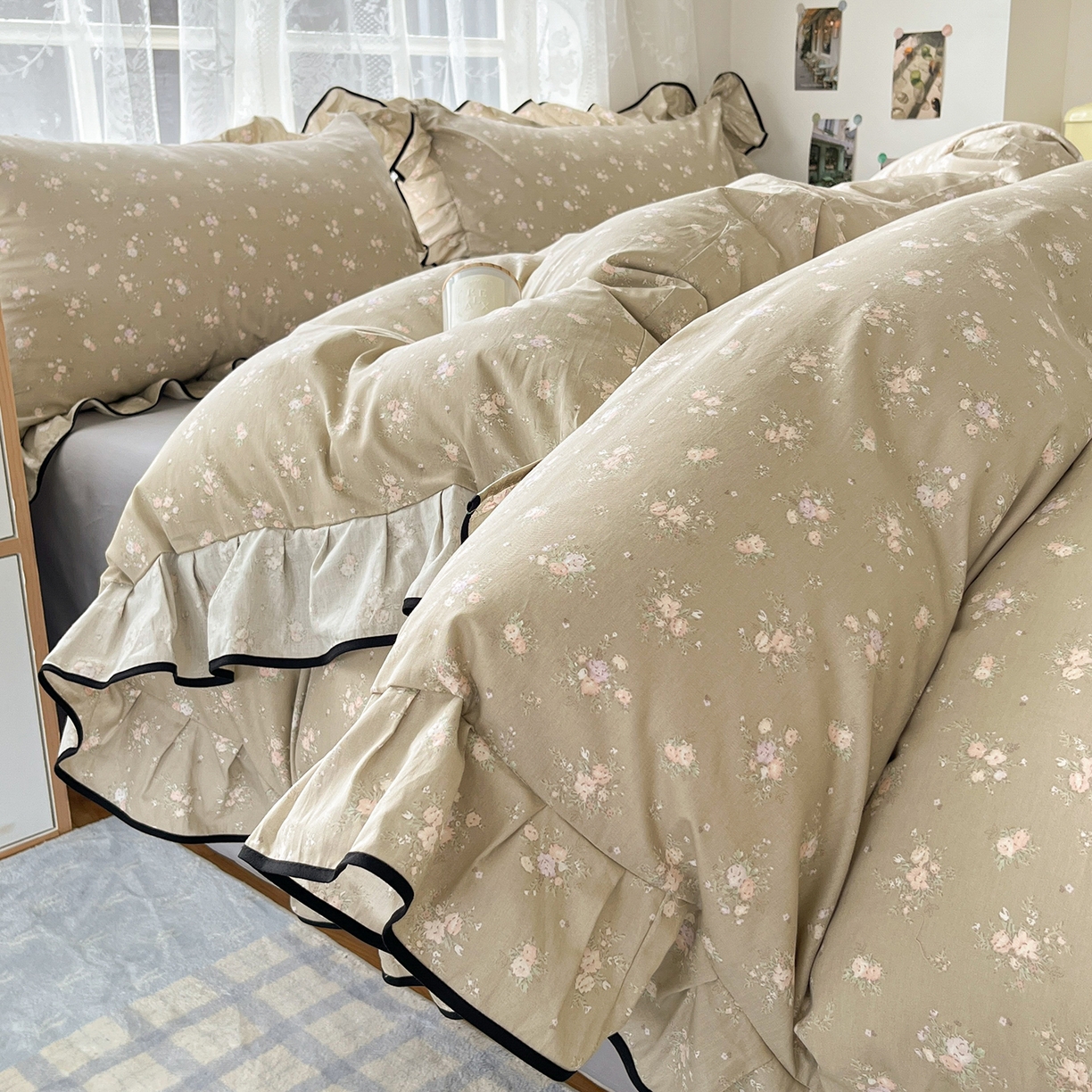 91家纺网 家纺一手货源 找家纺 乐美家纺 2025新款韩版全棉纯棉印花花边四件套 素心影（咖）