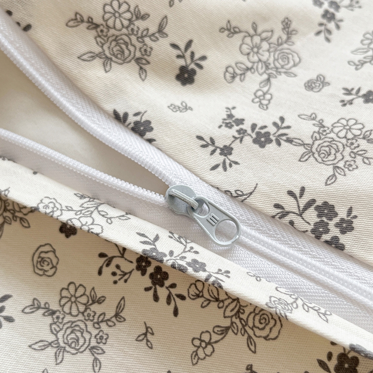 91家纺网 家纺一手货源 找家纺 乐美家纺 2025新款韩版全棉纯棉印花花边四件套 哆咪兔