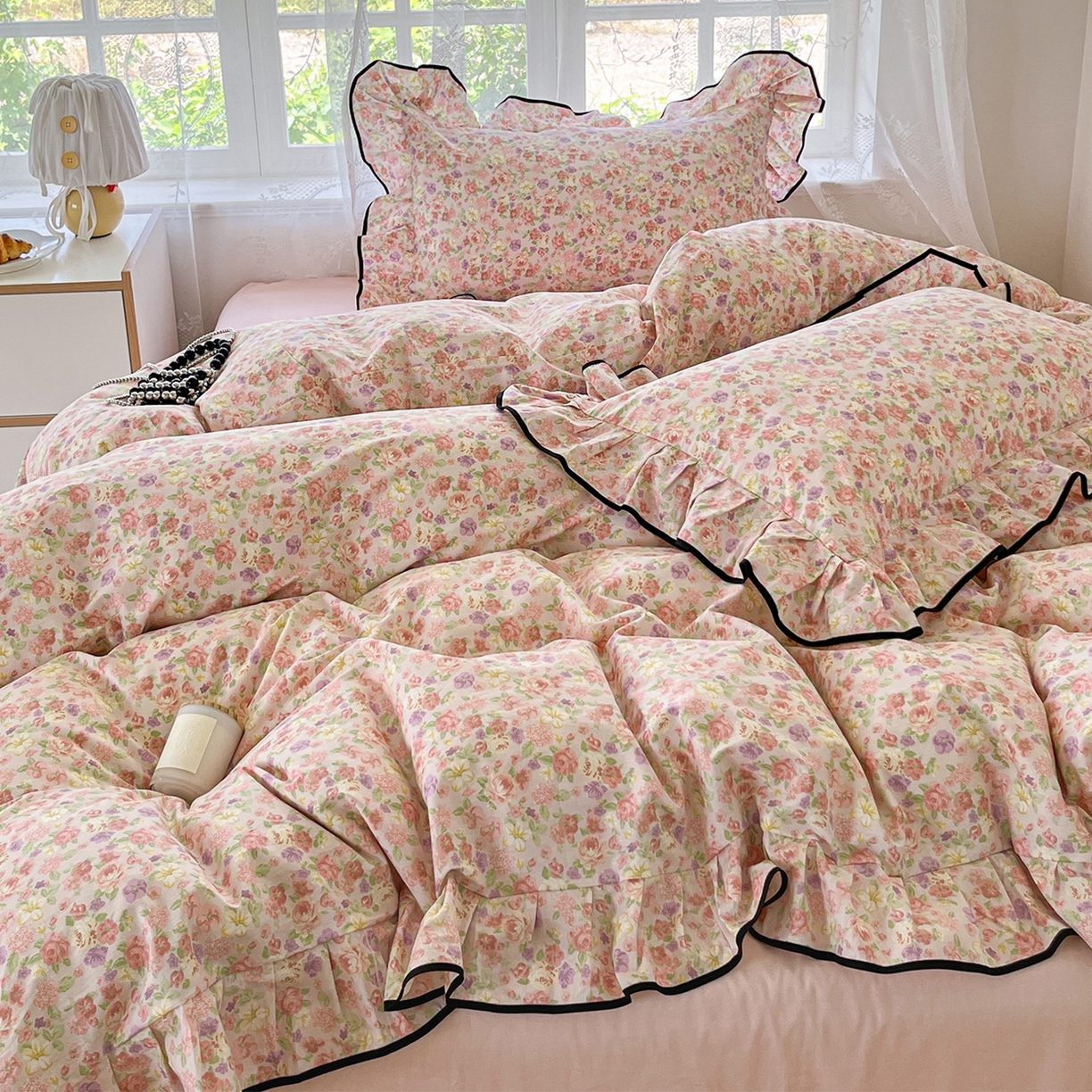 91家纺网 家纺一手货源 找家纺 乐美家纺 2025新款韩版全棉纯棉印花花边四件套 柏林梦境豆沙