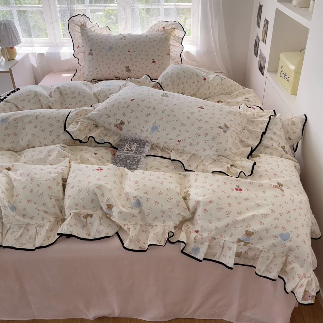 91家纺网 家纺一手货源 找家纺 乐美家纺 2025新款韩版全棉纯棉印花花边四件套 小熊慕斯