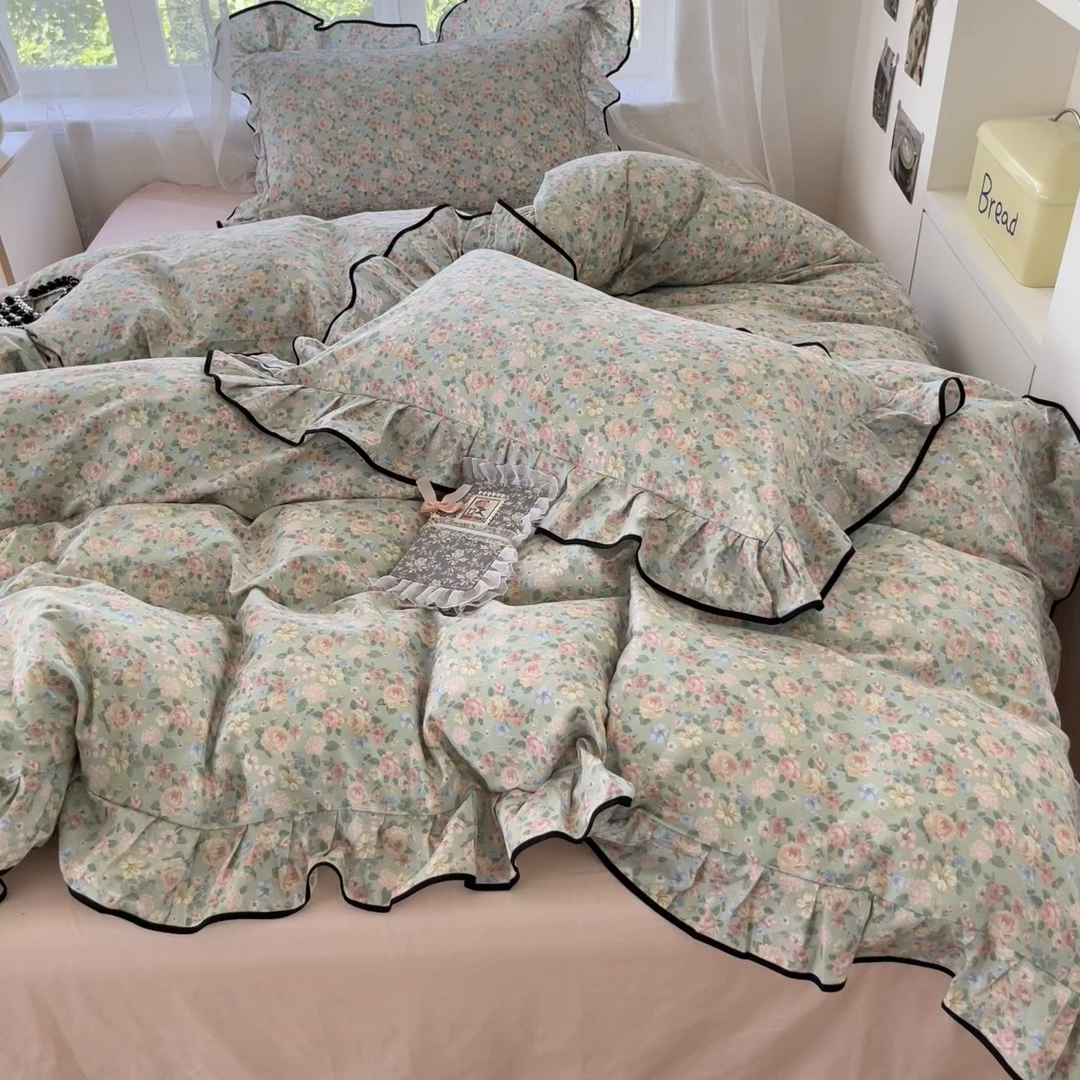 91家纺网 家纺一手货源 找家纺 乐美家纺 2025新款韩版全棉纯棉印花花边四件套 柏林梦境绿