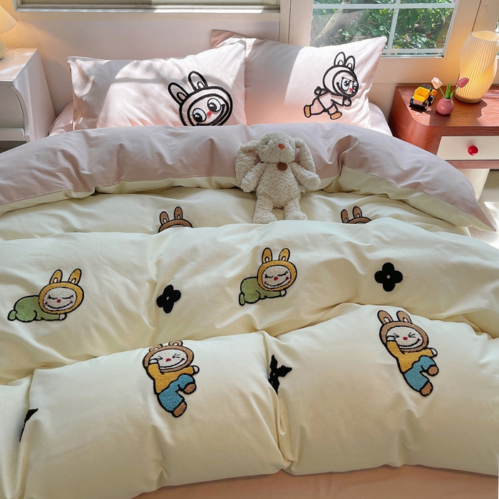91家纺网 家纺一手货源 找家纺 （总）炫拼家纺 2025新款全棉纯棉磨毛卡通满版绣加厚纯棉四件套-米兜