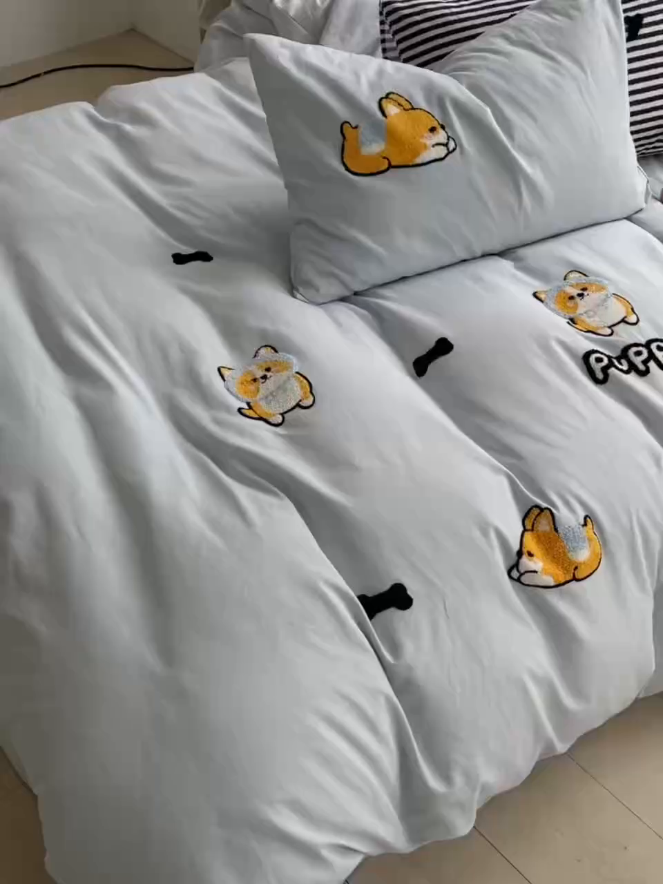 91家纺网 家纺一手货源 找家纺 炫拼家纺 2026新款全棉纯棉磨毛卡通满版绣加厚纯棉四件套-米兜 米兜-柯基波波