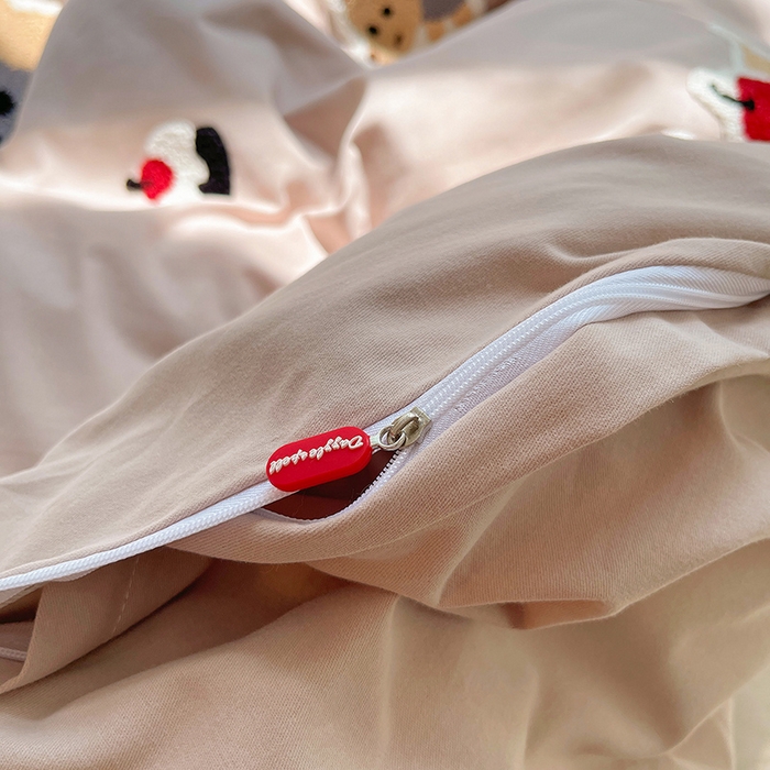 91家纺网 家纺一手货源 找家纺 炫拼家纺 2026新款全棉纯棉磨毛卡通满版绣加厚纯棉四件套-米兜 米兜-腊肠狗伯爵