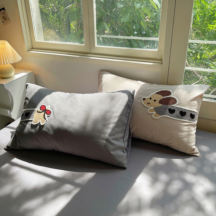 91家纺网 家纺一手货源 找家纺 炫拼家纺 2026新款全棉纯棉磨毛卡通满版绣加厚纯棉四件套-米兜 米兜-腊肠狗伯爵