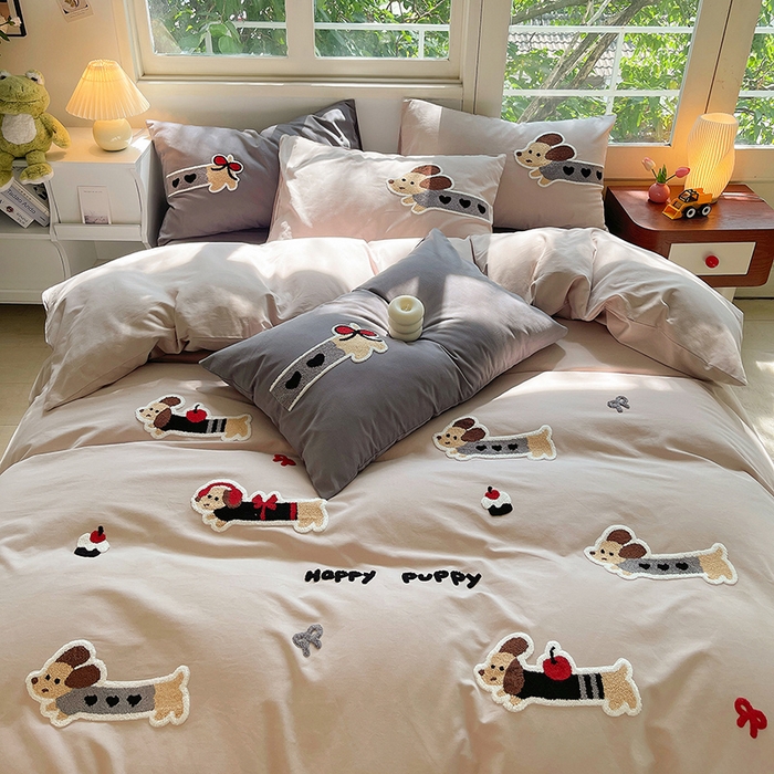 91家纺网 家纺一手货源 找家纺 炫拼家纺 2026新款全棉纯棉磨毛卡通满版绣加厚纯棉四件套-米兜 米兜-腊肠狗伯爵