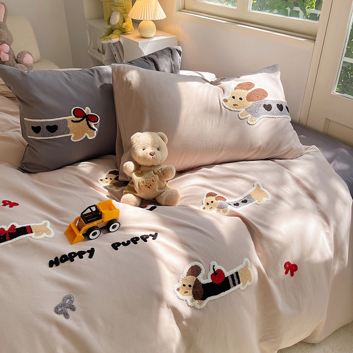 91家纺网 家纺一手货源 找家纺 炫拼家纺 2026新款全棉纯棉磨毛卡通满版绣加厚纯棉四件套-米兜 米兜-腊肠狗伯爵