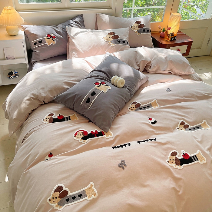 91家纺网 家纺一手货源 找家纺 炫拼家纺 2026新款全棉纯棉磨毛卡通满版绣加厚纯棉四件套-米兜 米兜-腊肠狗伯爵