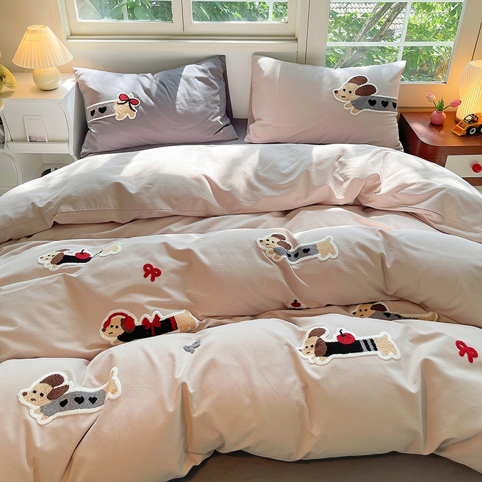 91家纺网 家纺一手货源 找家纺 炫拼家纺 2026新款全棉纯棉磨毛卡通满版绣加厚纯棉四件套-米兜 米兜-腊肠狗伯爵