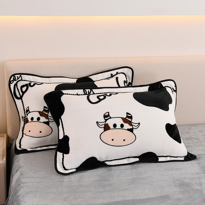 91家纺网 家纺一手货源 找家纺 绒宴 2025新款8.5斤牛奶绒金貂法莱绒床裙款保暖四件套 小奶牛